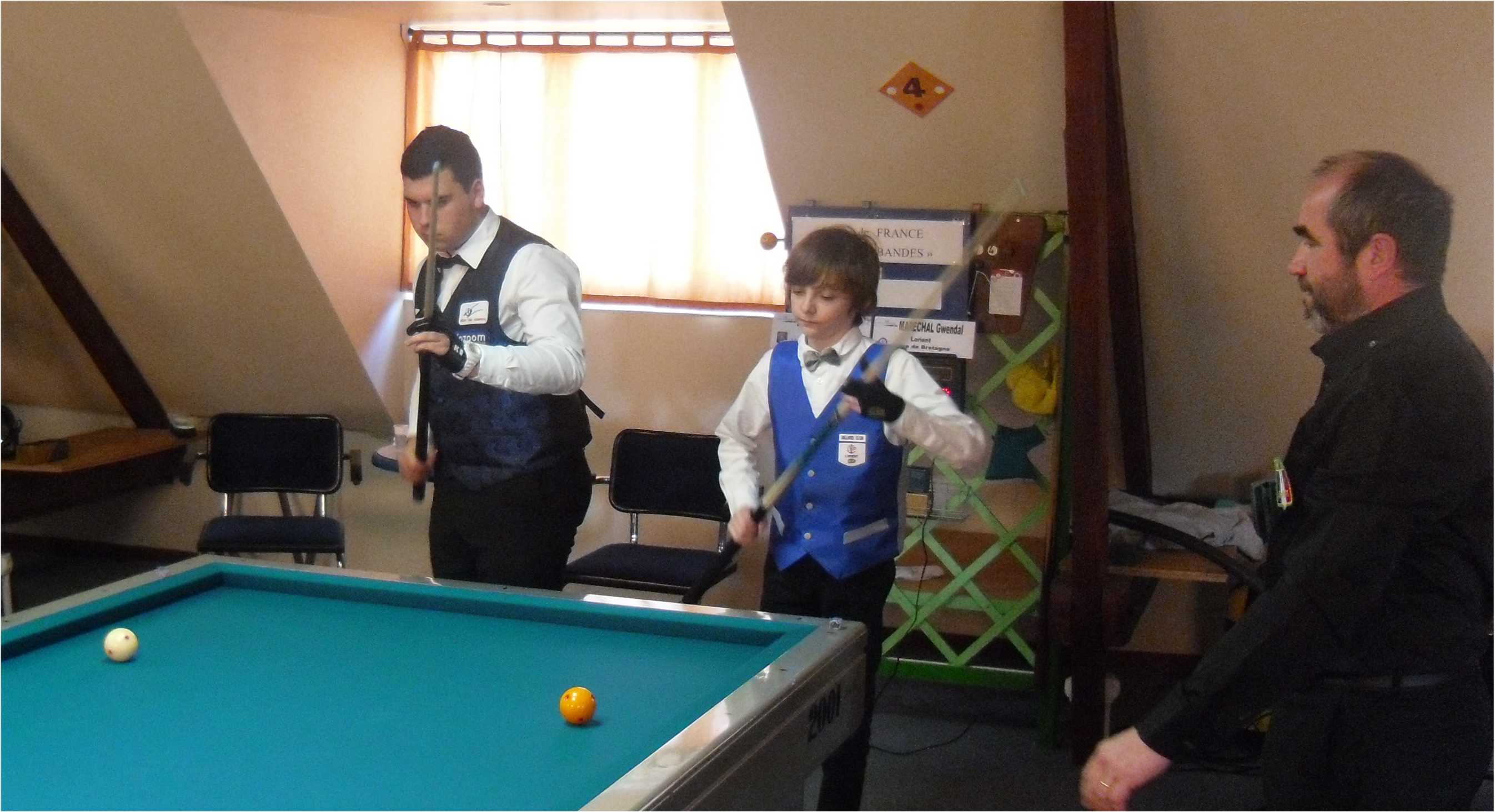 Thibault et Gwendal sous l’œil de René Gallo notre chef d’orchestre de l’arbitrage.